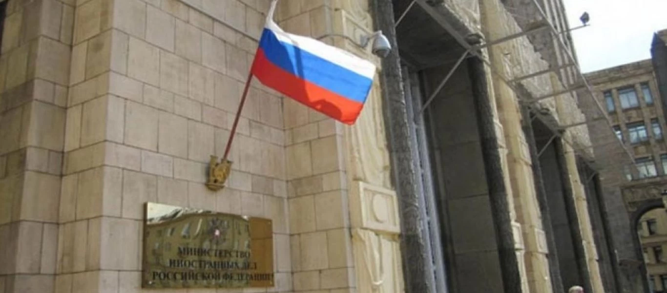 Η Μόσχα απειλεί το Λονδίνο: «Οι κυρώσεις είναι αβάσιμες και μπορεί να προβούμε σε αντίμετρα»